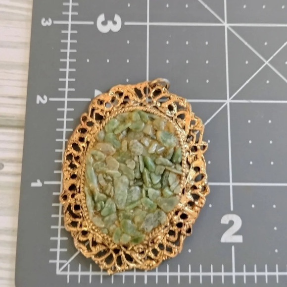 Unbranded Gold tone Filigree trim Jade Pieces Center pendant - Picture 4 of 5